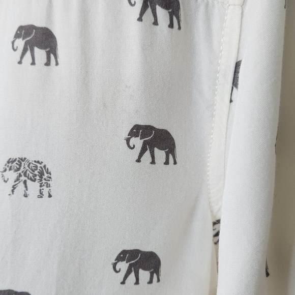 G. H. Bass & Co. Rayon Elephant Print Top - Size Medium - Picture 2 of 10